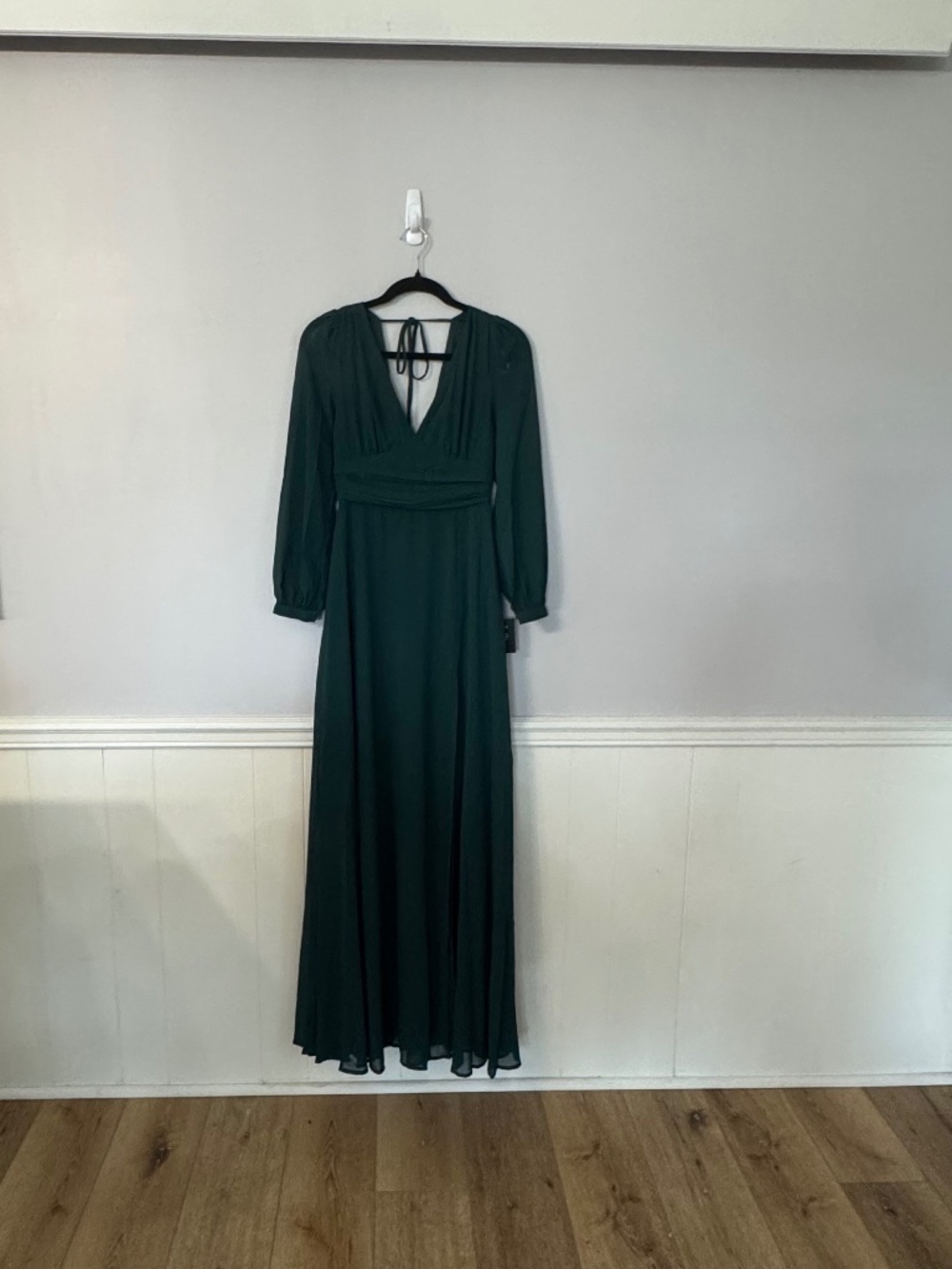 Lulus Women's Deep Green Long Sheer Sleeve V-Neck Peep Leg Maxi Dress Sz XS NWT - Picture 2 of 12
